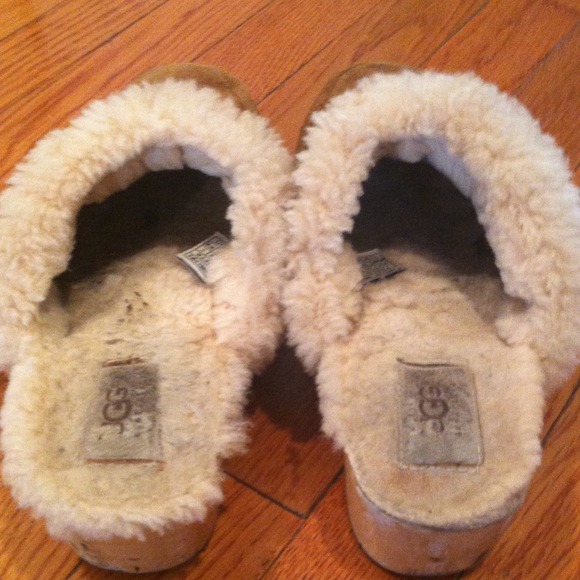 UGG - Picture 2 of 3