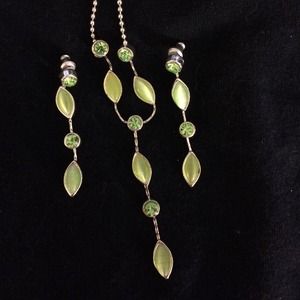 Beautiful green necklace with matching earrings
