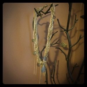 Banana Republic gold & silver accent necklace ⭐️