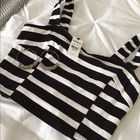 REDUCED!Express black and white crop w/earrings!