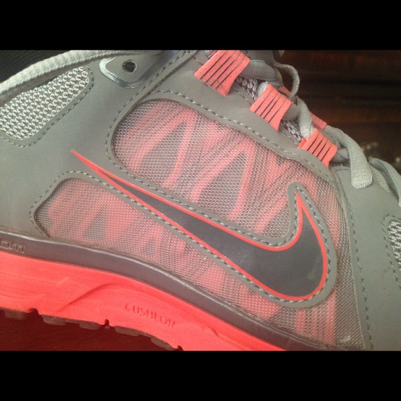 Size 9 Nike Running Shoes