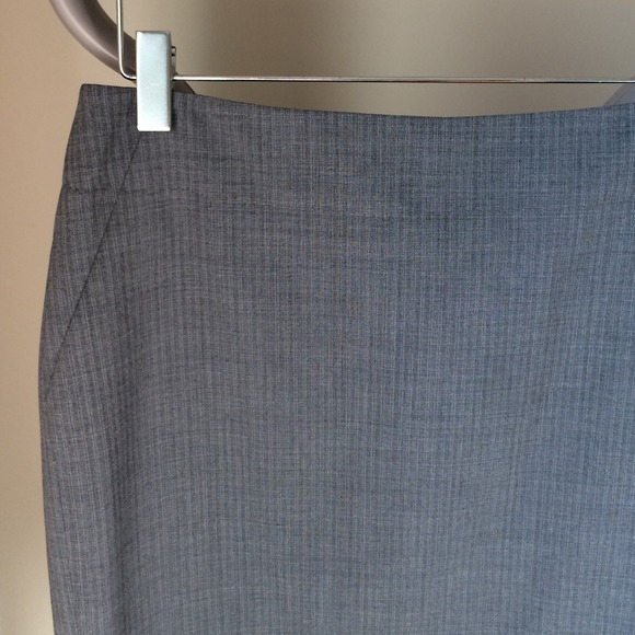 Banana Republic Size 2 Grey Pencil Skirt - Picture 3 of 3