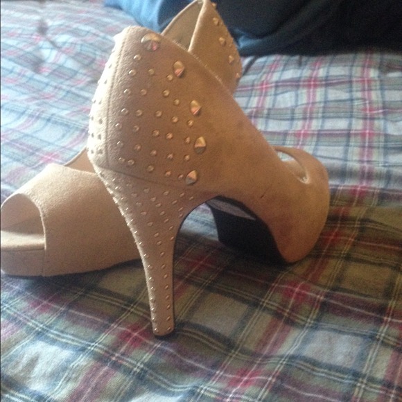 Worn once, they were too big. Great condition