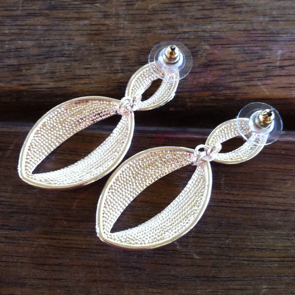 Pink and white statement earrings - Picture 3 of 3