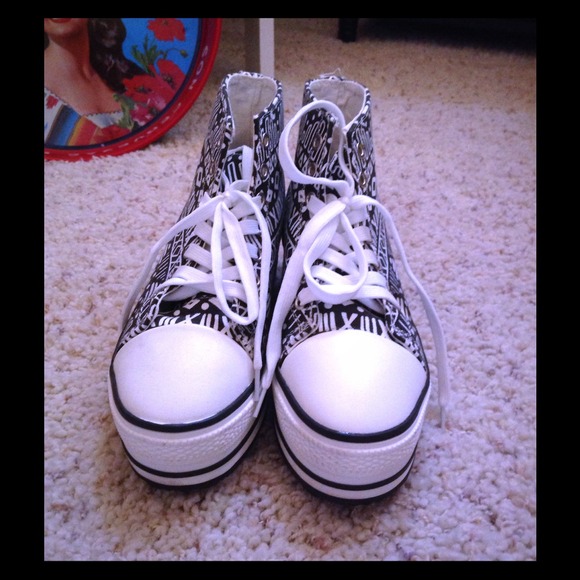 BNWOT Platformed Sneakers!🙉