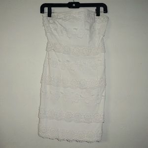 White Sleeveless Lace-embroidered Detailed Dress
