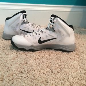 Nike hyperquickness basketball shoes