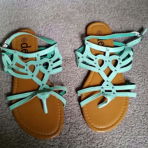 Deb sandles