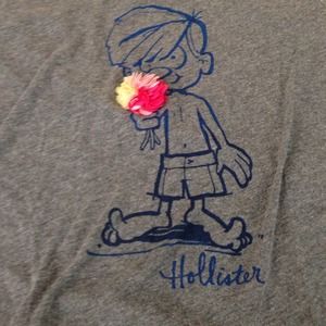Hollister tee