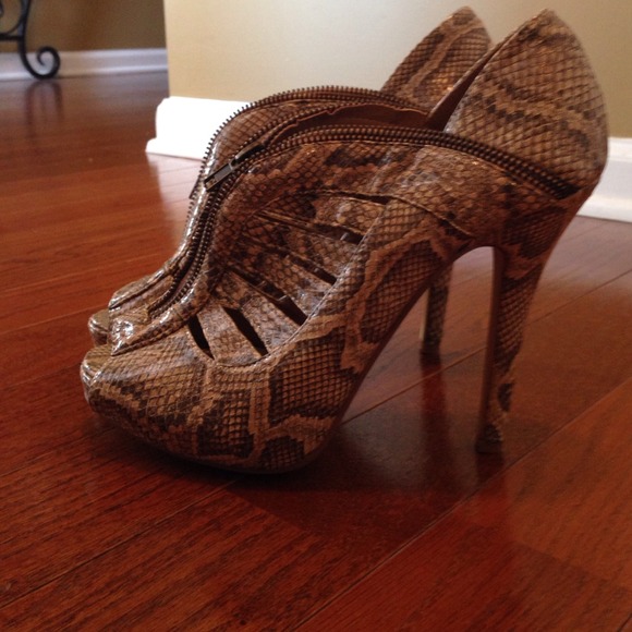 Snakeskin (fake) Shoes