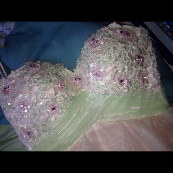 Homecoming dress - Picture 2 of 2