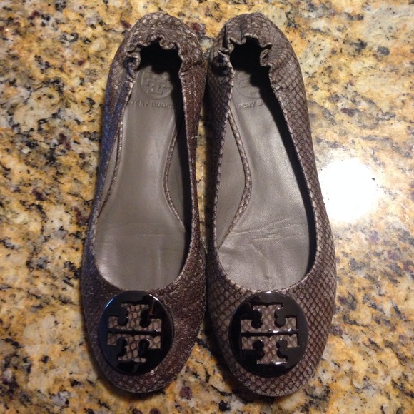 Bundle ...Tory burch Reva Flats & Navy flip flops