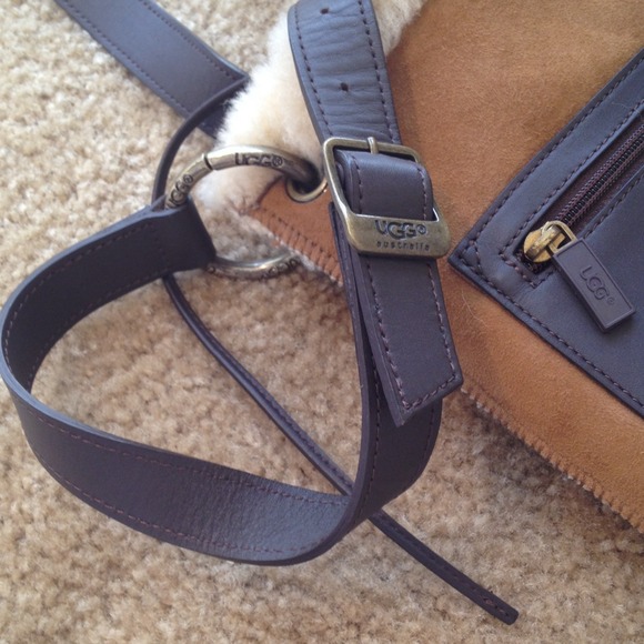 UGG Crossbody Purse - Picture 3 of 4