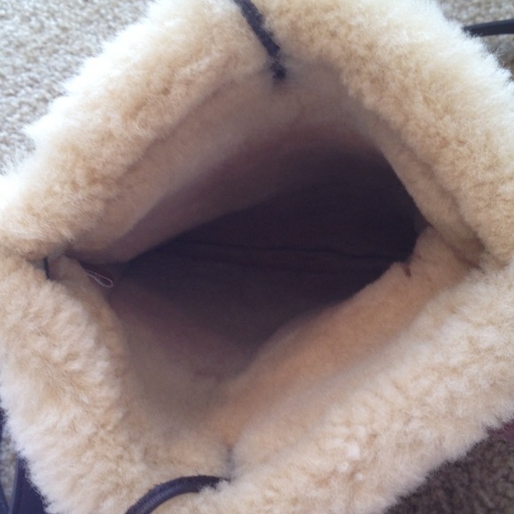 UGG Crossbody Purse - Picture 4 of 4