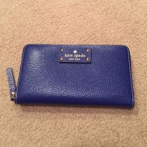 ❗️MAKE AN OFFER ❗️KSNY Navy Blue Zip Around Wallet