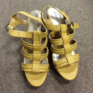 Mustard yellow wedges