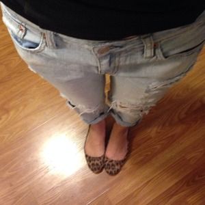 American Eagle Destroyed Boyfriend Cropped Jeans!