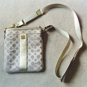 Coach Signature Crossbody Swingpack Purse