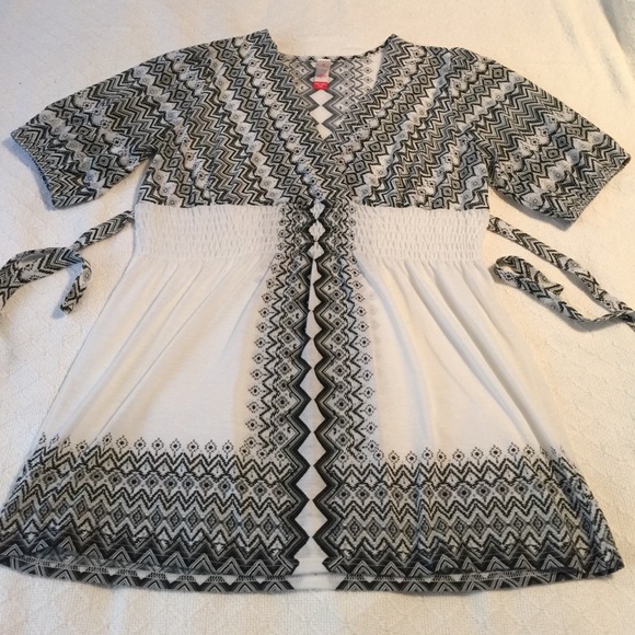 Tribal print black and white top