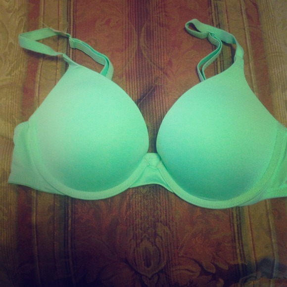 34 B brand new push up bra Victoria secret