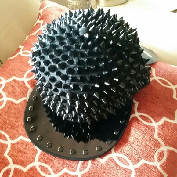 Black spiked snap back hat