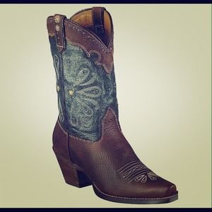 Ariat women's daisy cowboy boot 👢💋