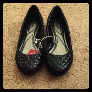 Black round toe flats