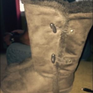 airwalk fuzzy boots!!