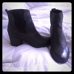 Like new ankle boots