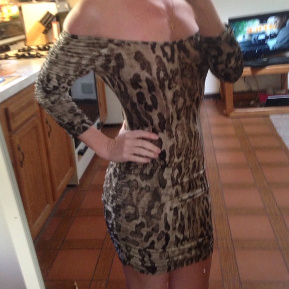 Arden B off the shoulder dress bodycon - Picture 1 of 4