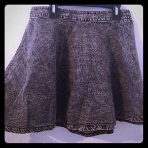 Gray/black acid wash skirt