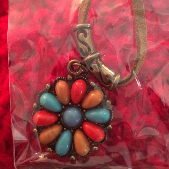NWT Flower beaded metal necklace stocking stuffer!