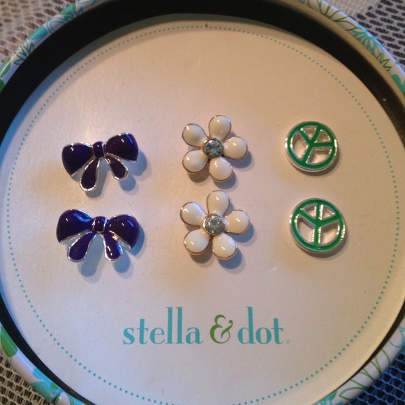 Stella & Dot set of 3 earrings tween stud pack
