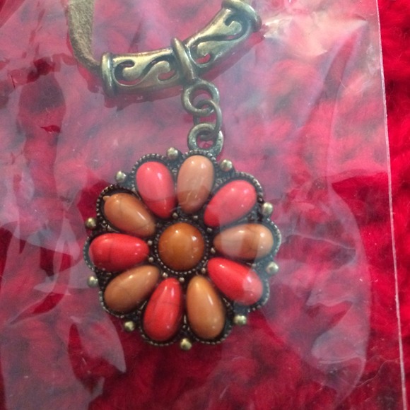 NWT Beaded flower metal necklace in red and tan