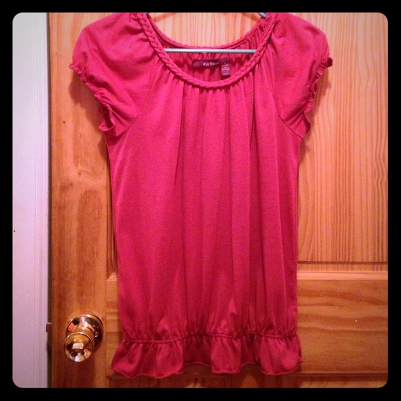 Beautiful top that is cinched.