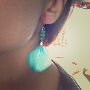 2 Pairs of feather earings