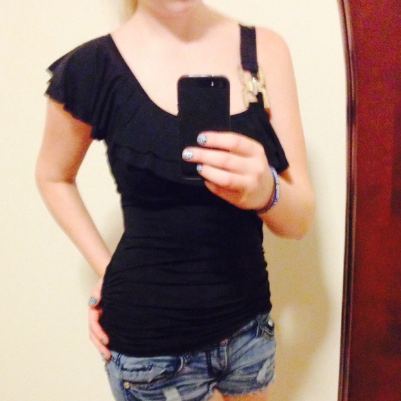 💛Black Fitted Top With Gold Embellishment