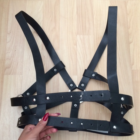 ❤️❤️❤️SOLD❤️❤️❤️ BLACK FAUX LEATHER BODY HARNESS - Picture 2 of 4