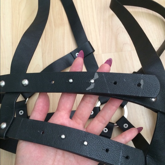 ❤️❤️❤️SOLD❤️❤️❤️ BLACK FAUX LEATHER BODY HARNESS - Picture 3 of 4