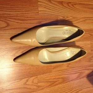 Authentic Coach size 9 nude heels