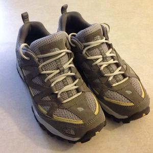 Trail sneakers/hikers