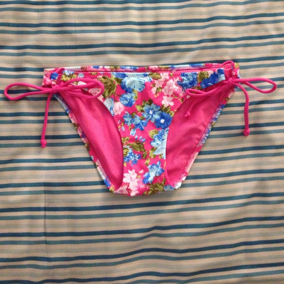 ☀️NWT A&F bottom piece☀️
