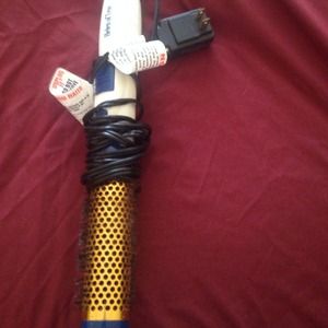 Blow drier with build in brush