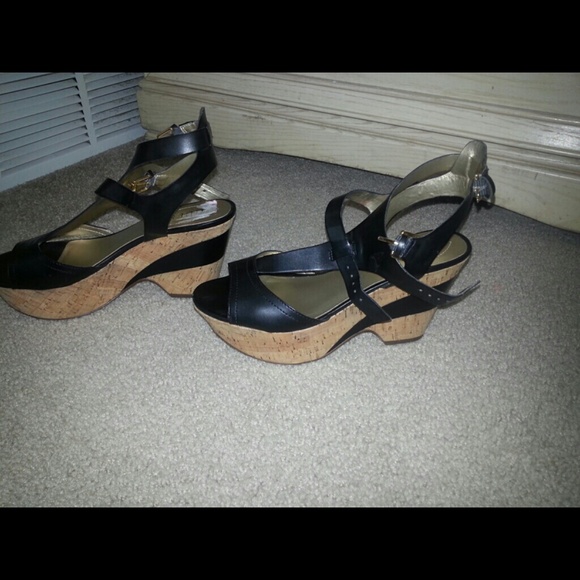 Shoes - Picture 3 of 4