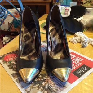 ✨Gold Cap Heels✨