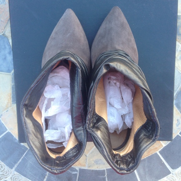 ❌GONE❌😘  L.A.M.B. Ruched ankle suede booties - Picture 3 of 4