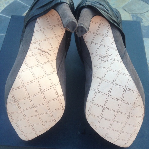 ❌GONE❌😘  L.A.M.B. Ruched ankle suede booties - Picture 4 of 4