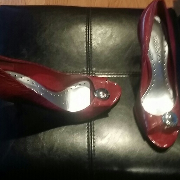 BCBG RED HIGH HEELS - Picture 2 of 4