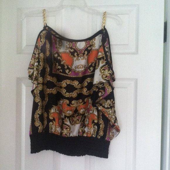 Cute open shoulder top!