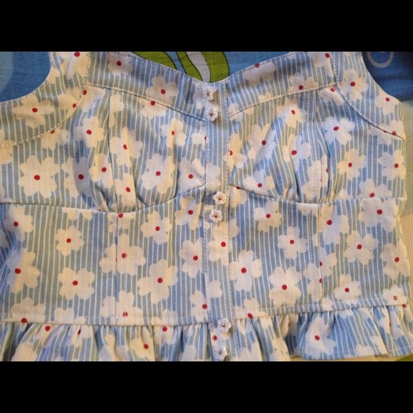 New liz lisa Crap top  , good for layers too - Picture 2 of 3